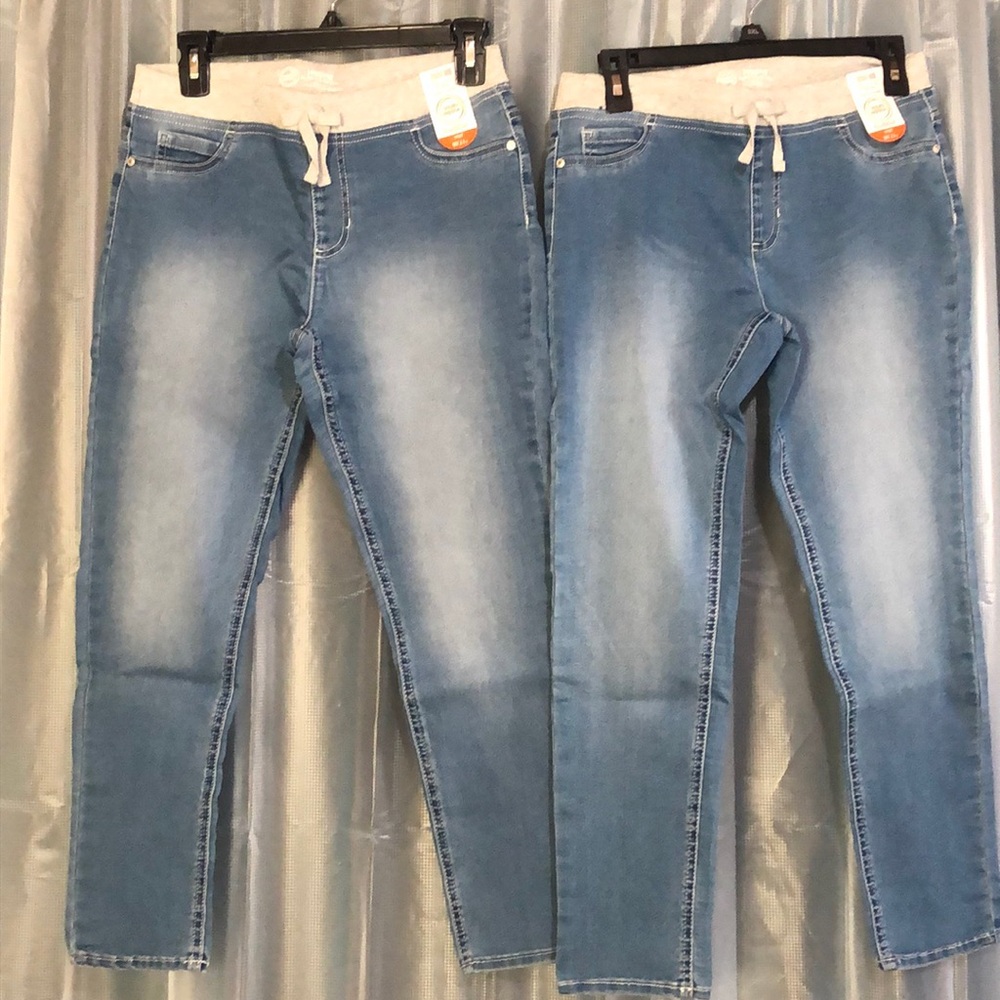 Girls plus Jeggings